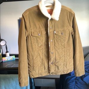 HARDLY USED Levi green denim jacket